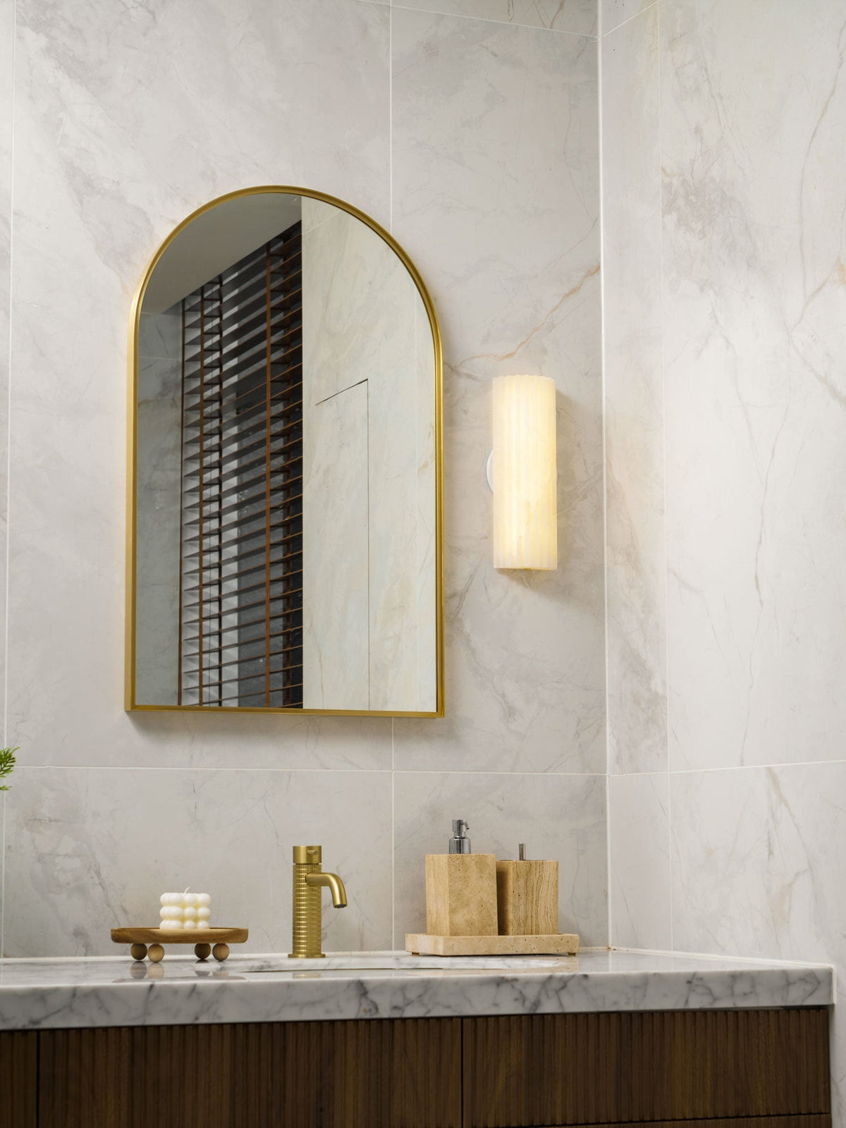 Alabaster Wall Light with Adjustable Brightness