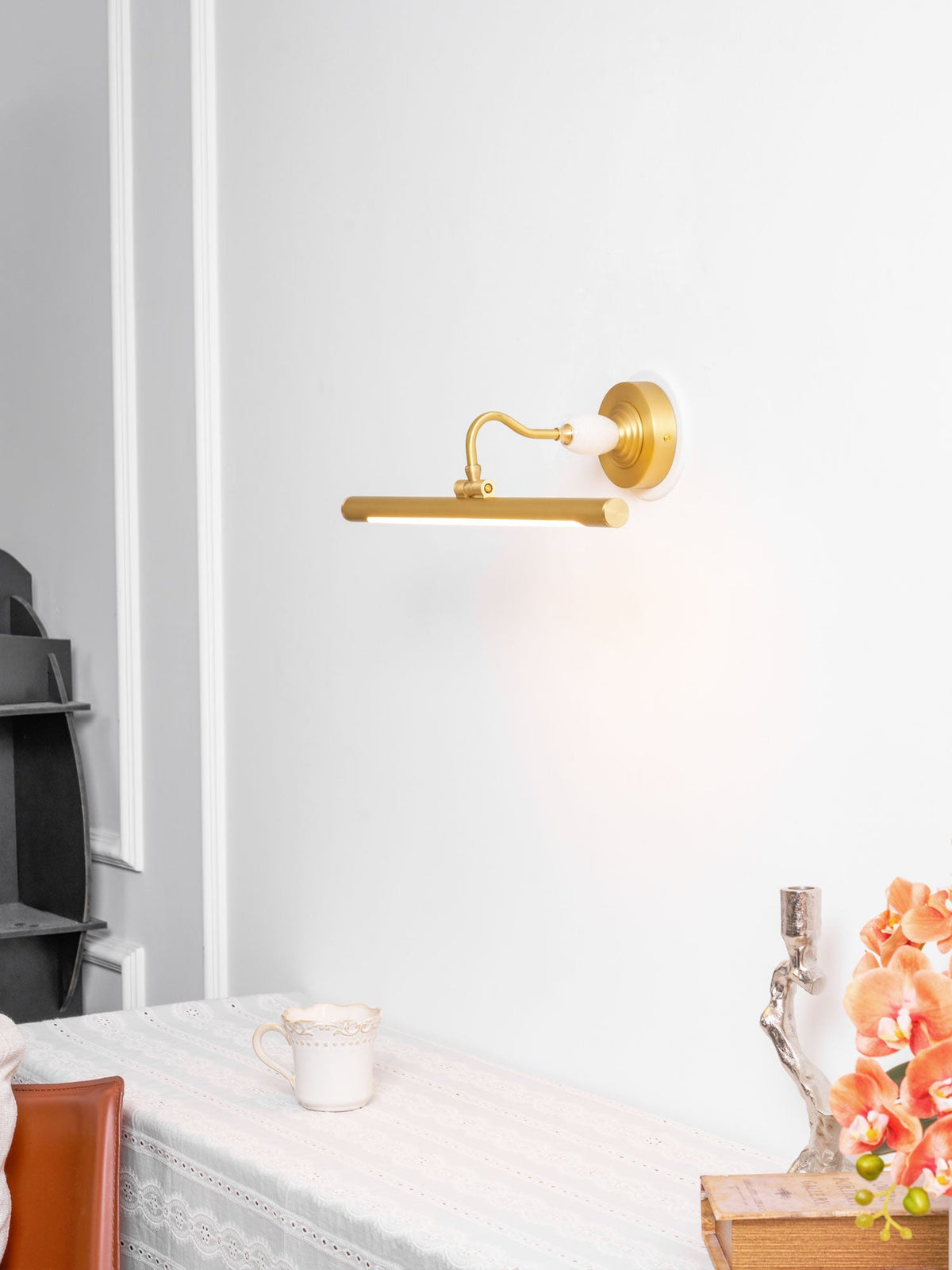 Linear Wall Light, Sleek Modern Design