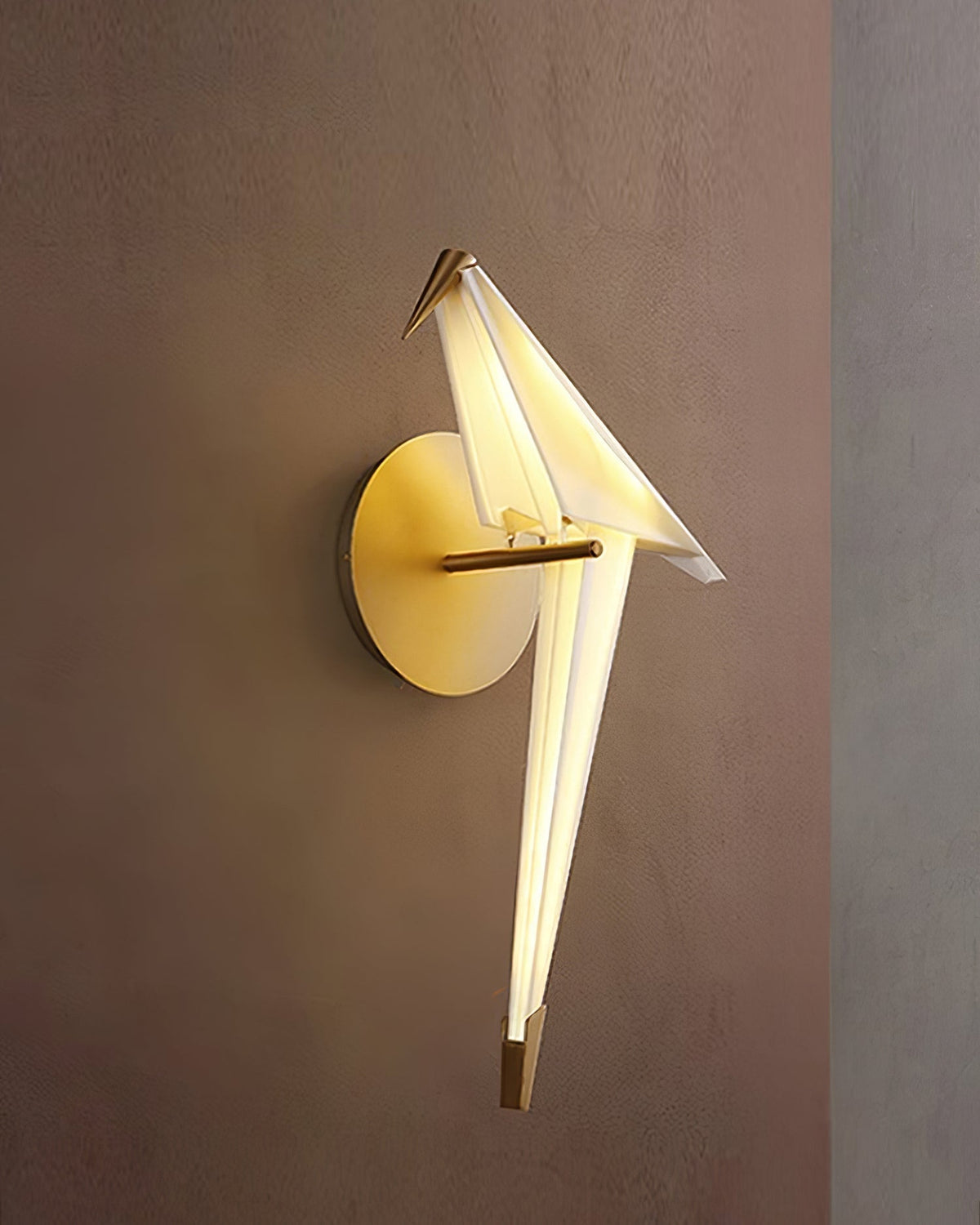 Bird-Inspired Wall Lamp with Adjustable Brightness