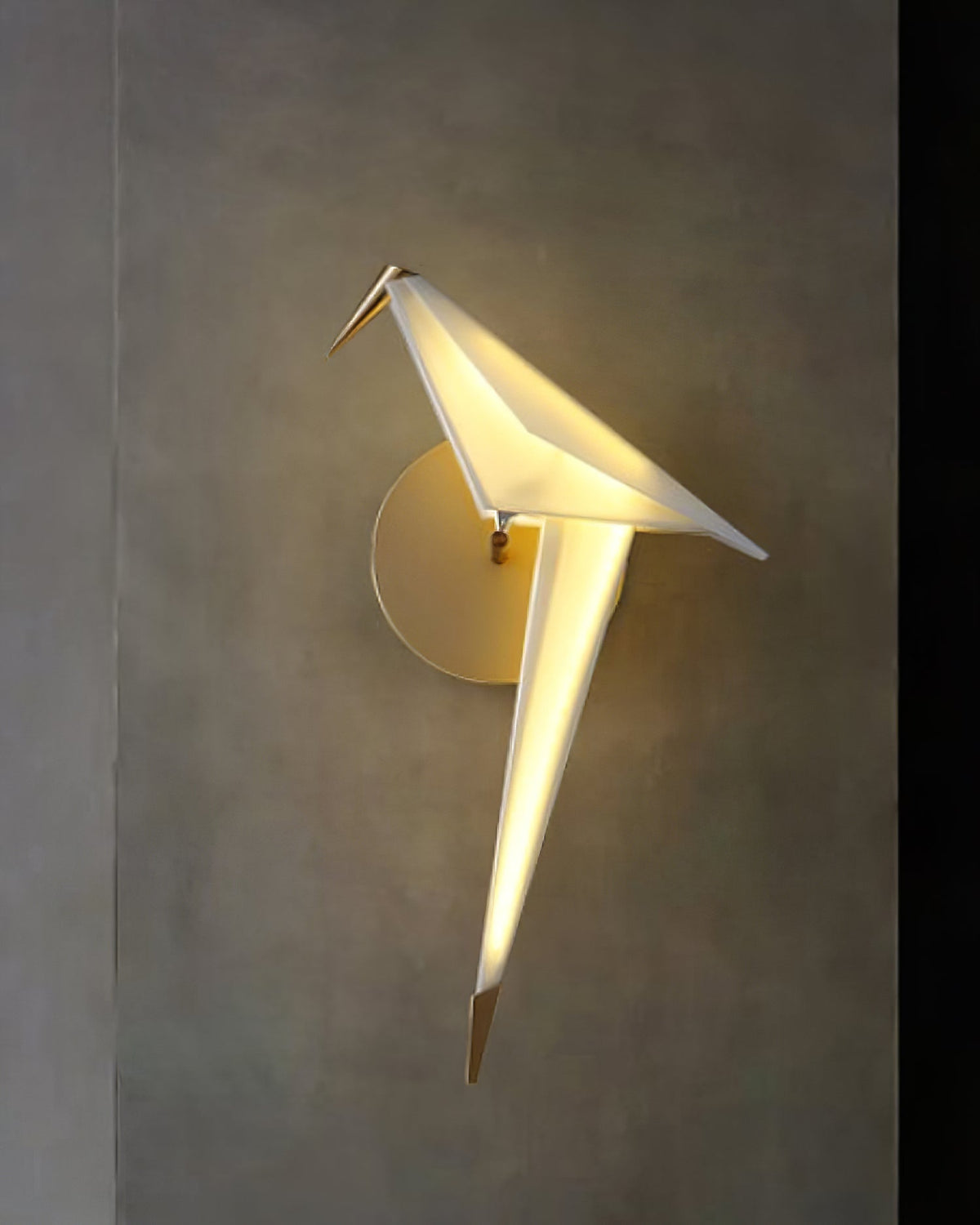 Bird-Inspired Wall Lamp with Adjustable Brightness