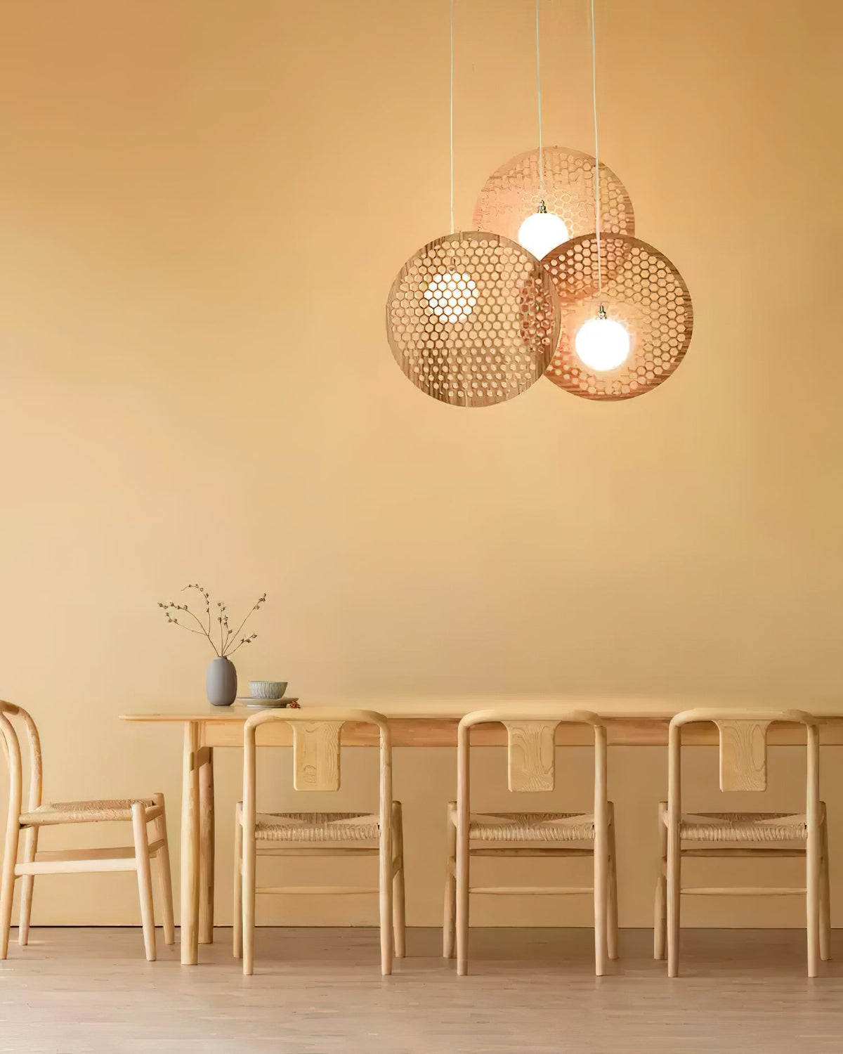 Bee Plate Chandelier with Adjustable Brightness