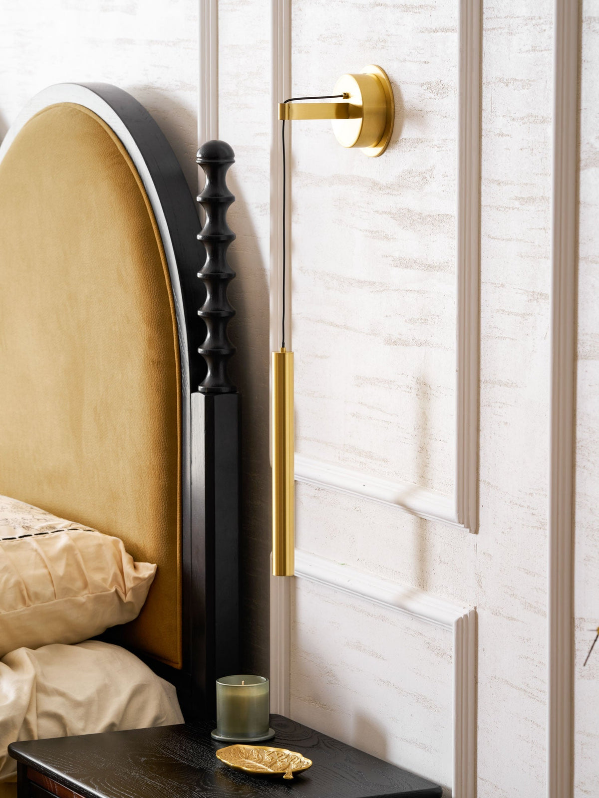 Brass Line Wall Light, Energy-Efficient LED