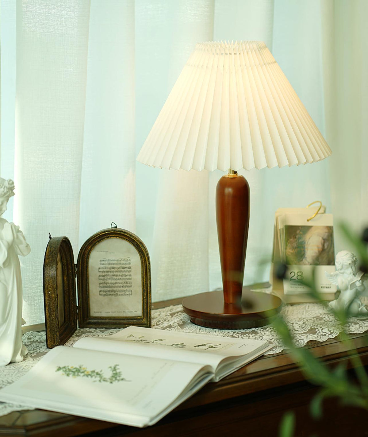 Tall Table Lamp with Adjustable Brightness — detail view