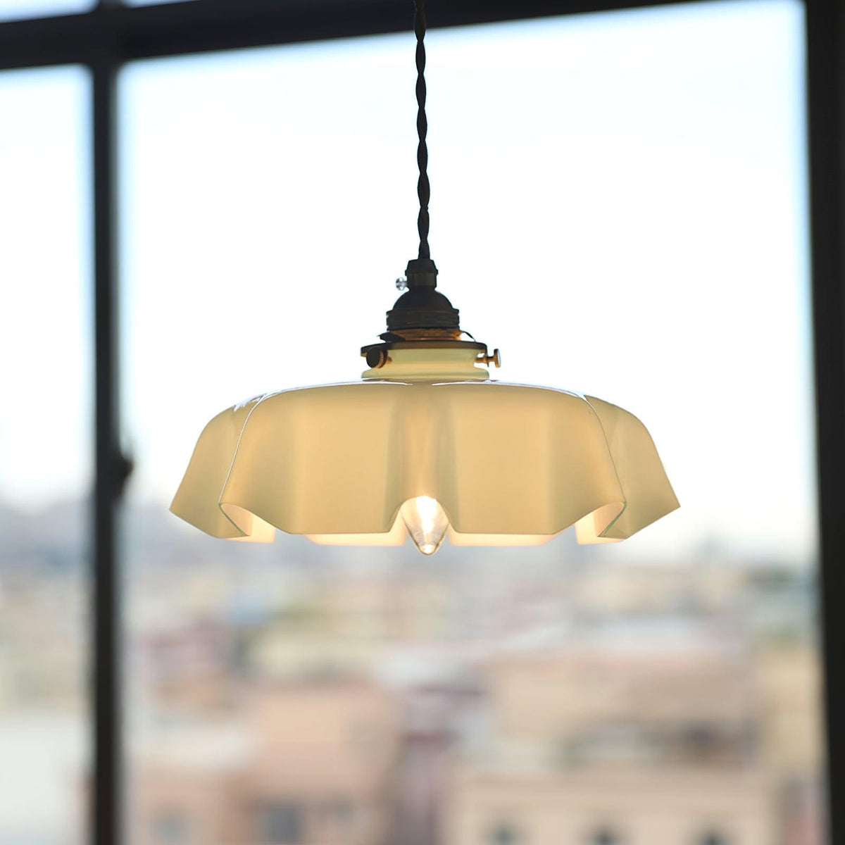 French Flower Pendant Light Position 32