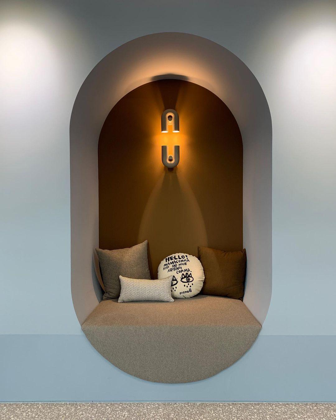 Round Wall Lamp with Adjustable Brightness