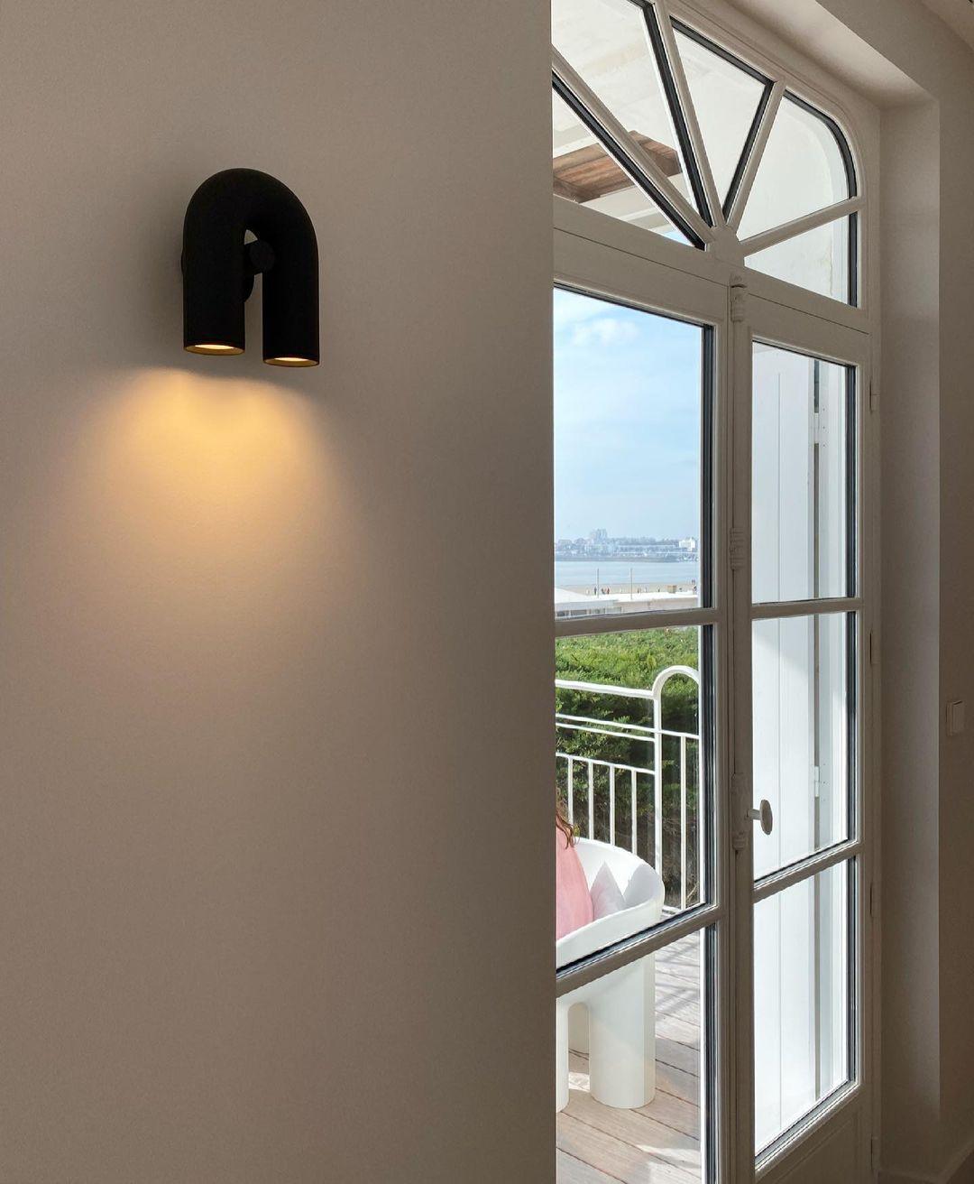 Round Wall Lamp with Adjustable Brightness