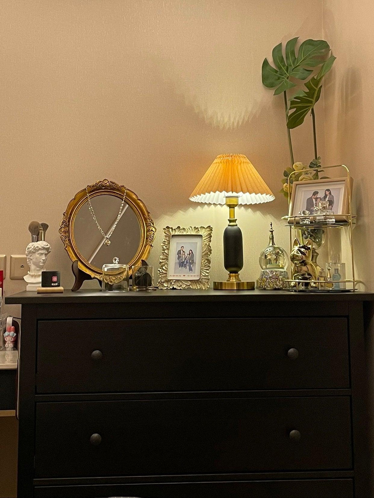Classic Antique Table Lamp with Adjustable Brightness