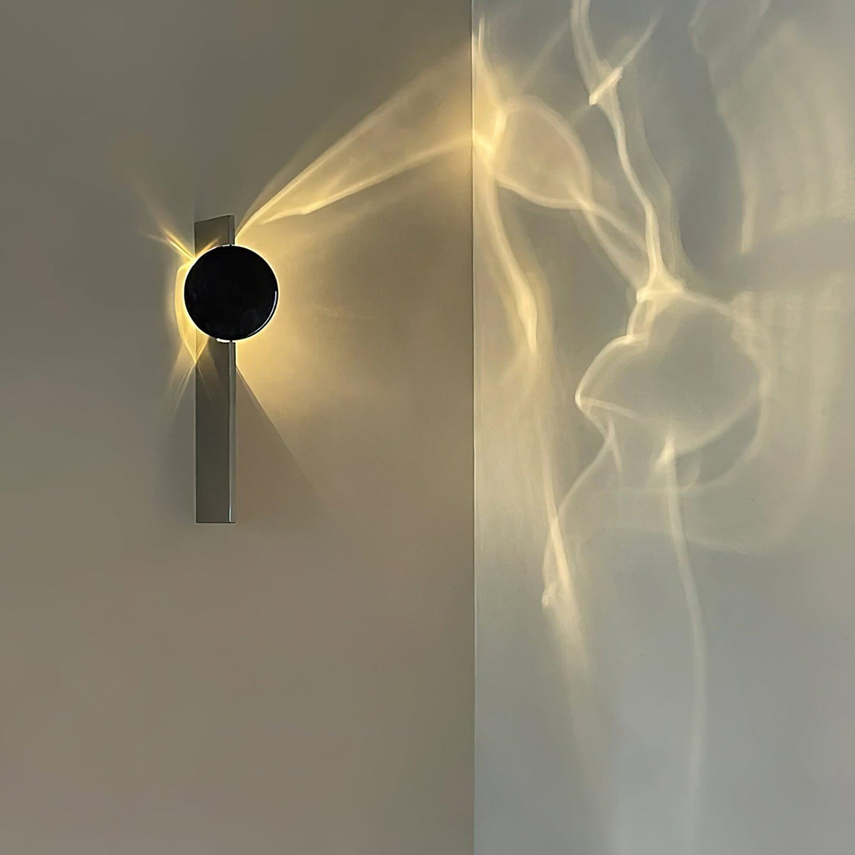 Wall Lamp with Dynamic Shadow Effect