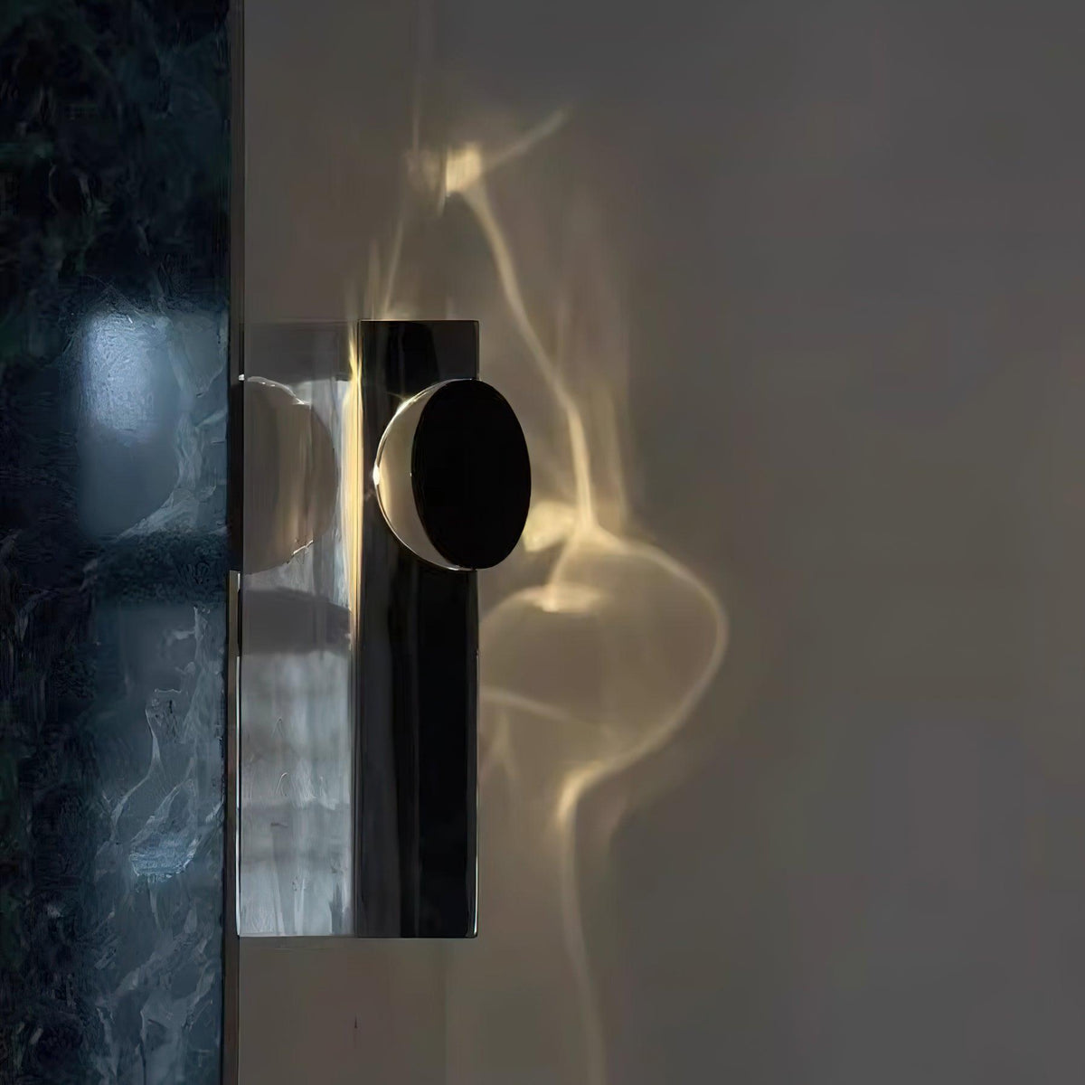 Wall Lamp with Dynamic Shadow Effect