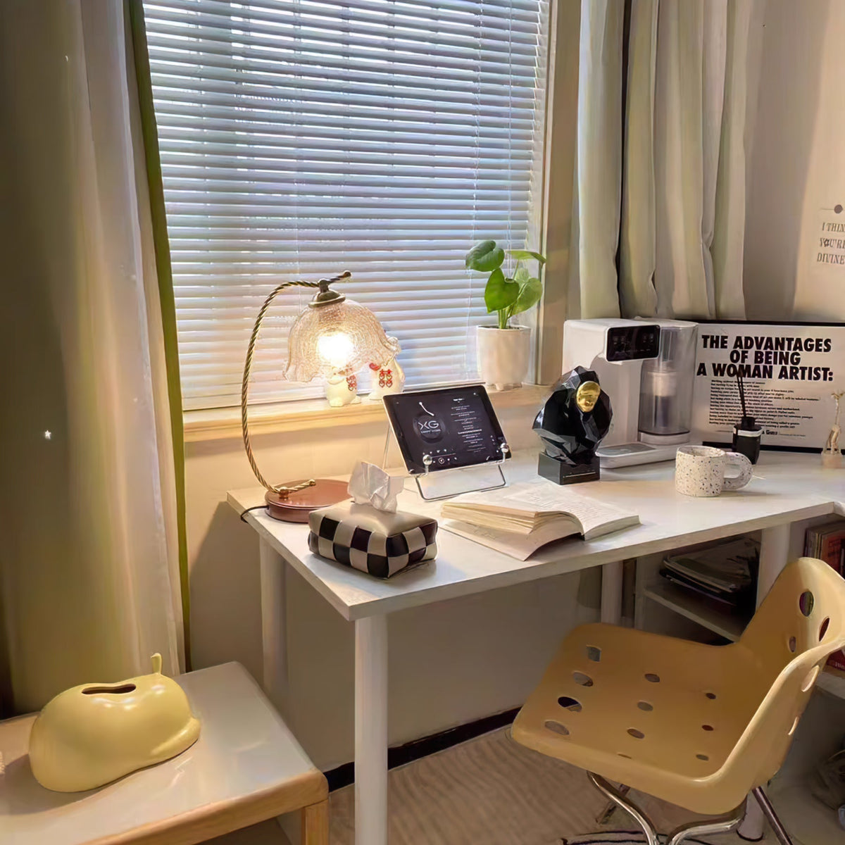 Compact Table Lamp with Adjustable Brightness
