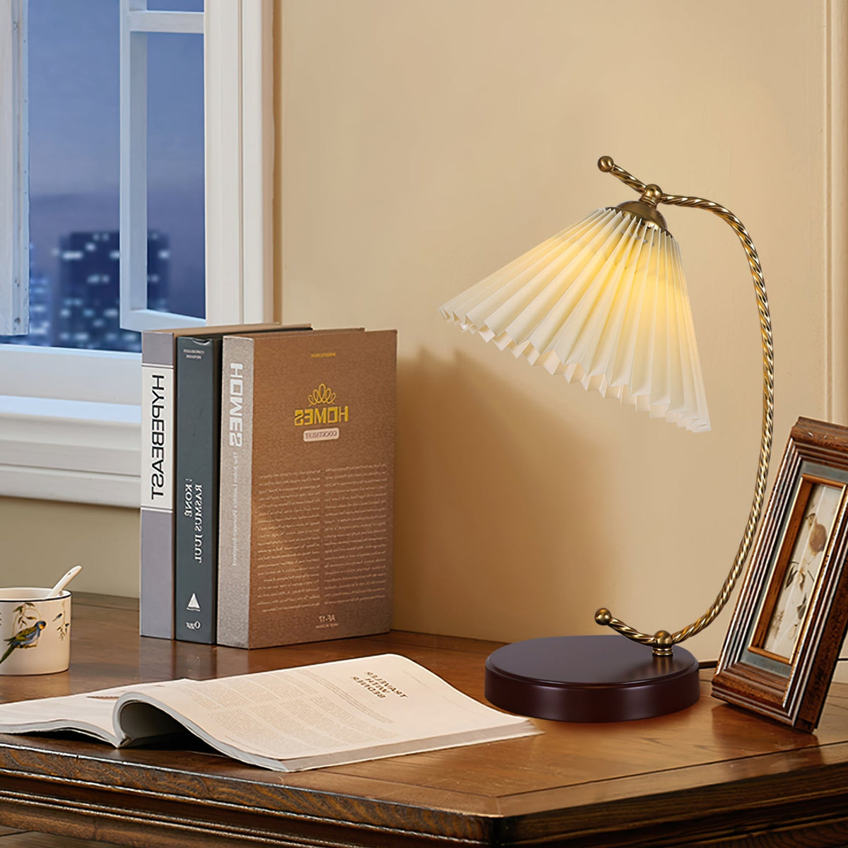 Compact Table Lamp with Adjustable Brightness