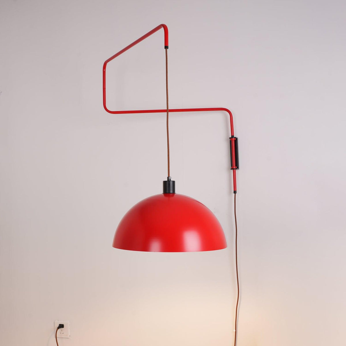 Round Plug-In Wall Lamp with Adjustable Brightness