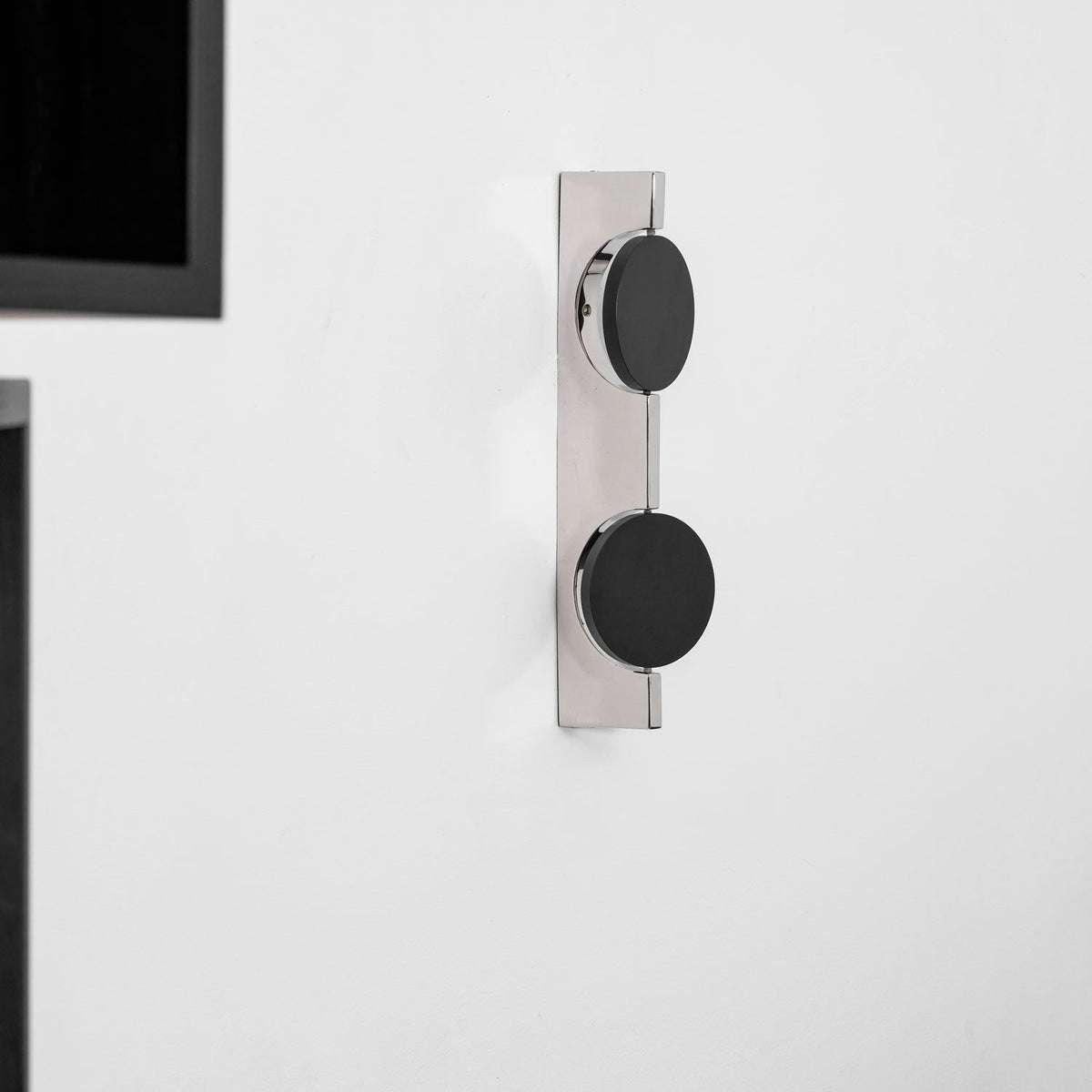 Wall Lamp with Dynamic Shadow Effect