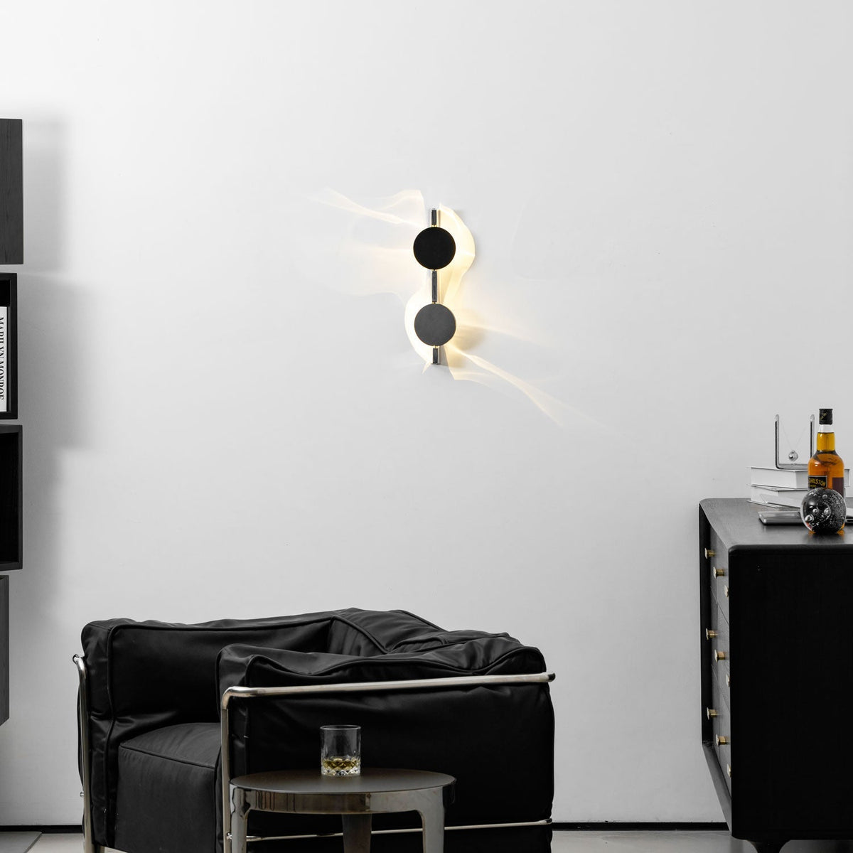 Wall Lamp with Dynamic Shadow Effect