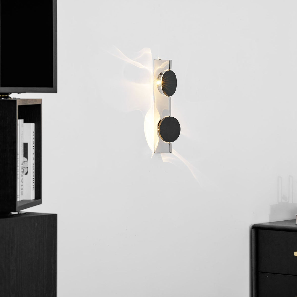 Wall Lamp with Dynamic Shadow Effect