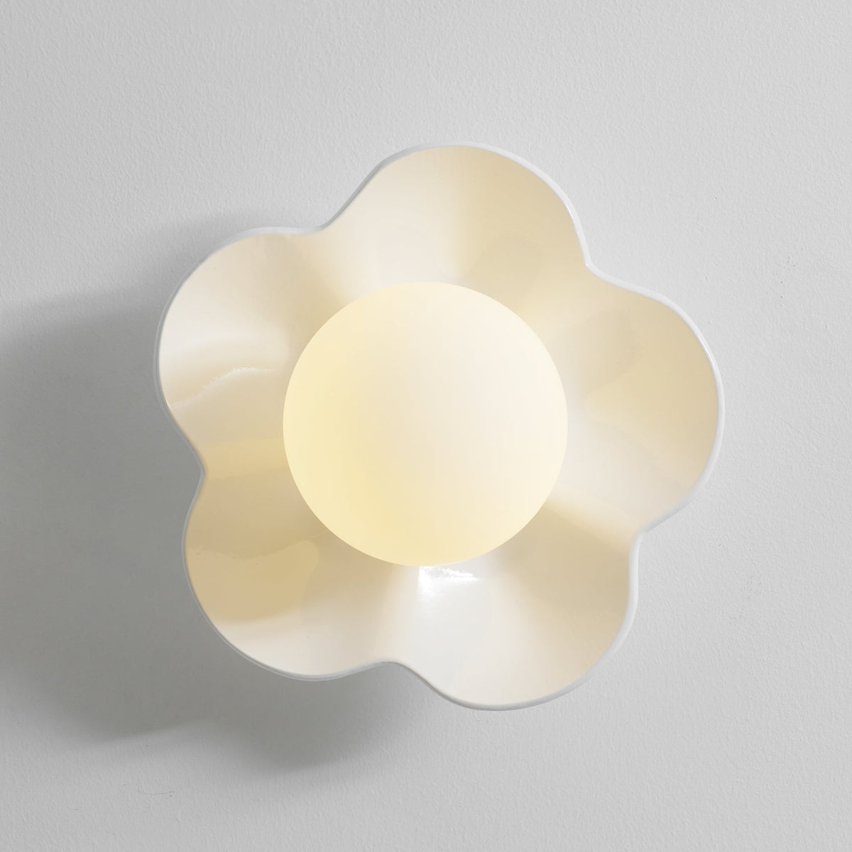 Flower-Shaped Wall Lamp with Adjustable Brightness
