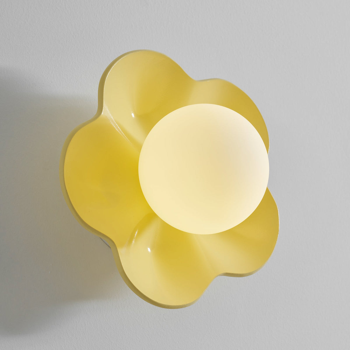 Flower-Shaped Wall Lamp with Adjustable Brightness