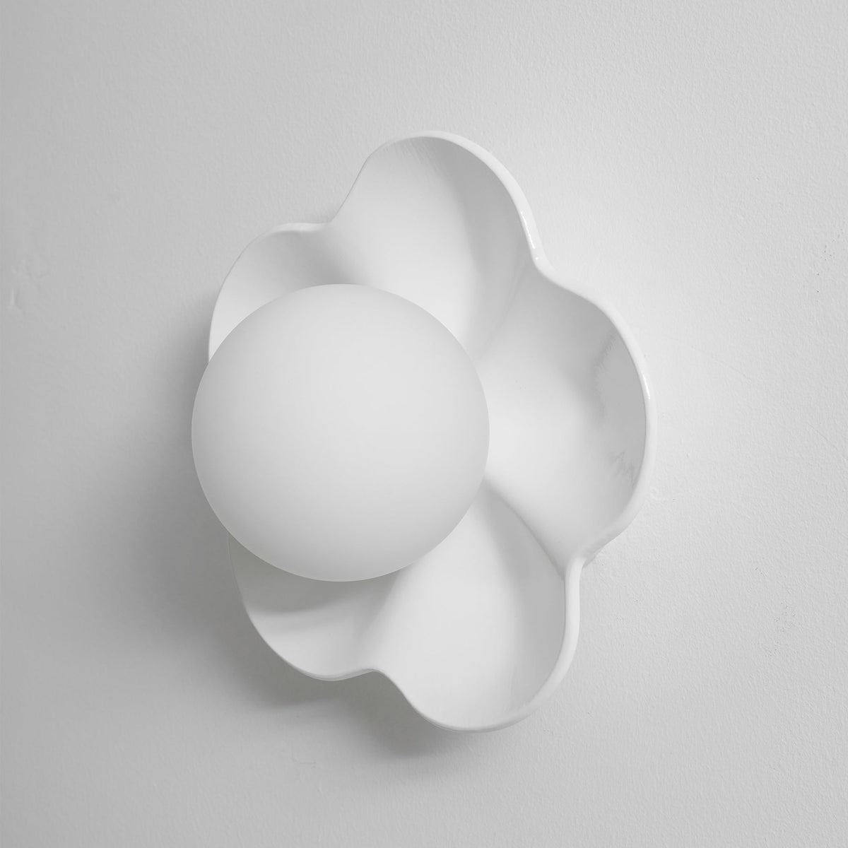 Flower-Shaped Wall Lamp with Adjustable Brightness