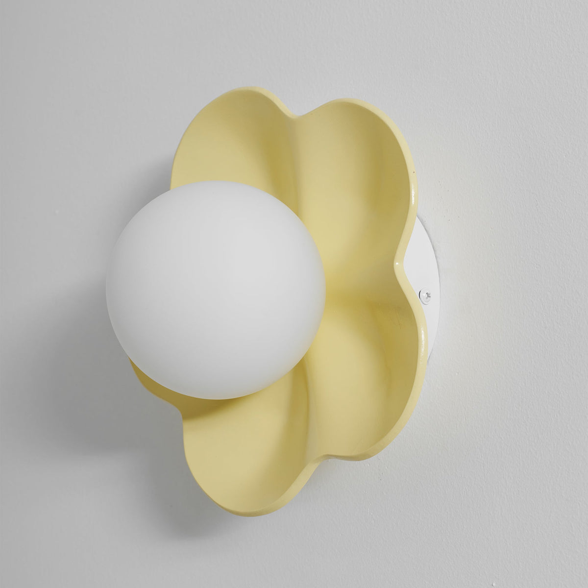 Flower-Shaped Wall Lamp with Adjustable Brightness
