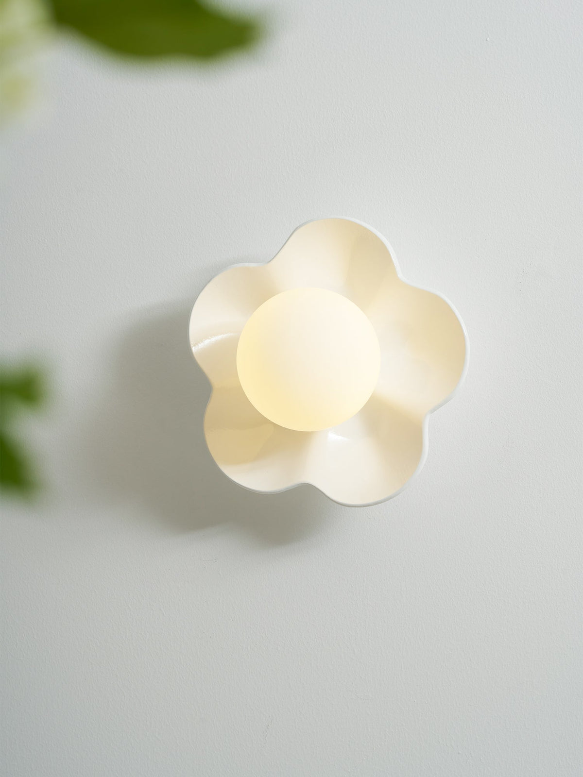 Flower-Shaped Wall Lamp with Adjustable Brightness