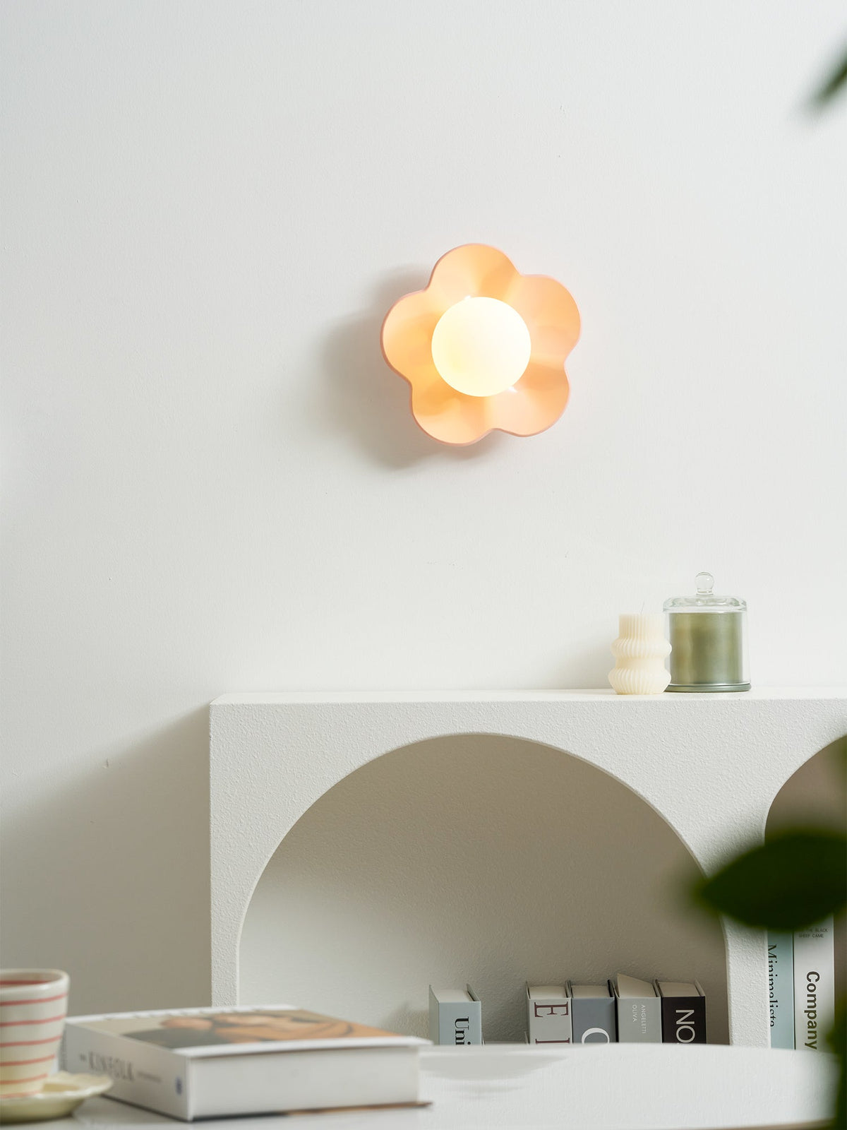 Flower-Shaped Wall Lamp with Adjustable Brightness