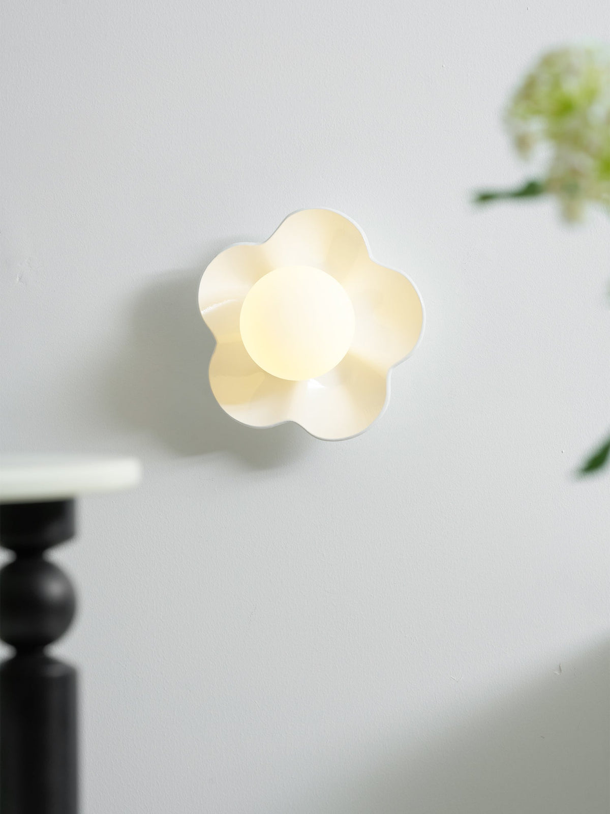 Flower-Shaped Wall Lamp with Adjustable Brightness