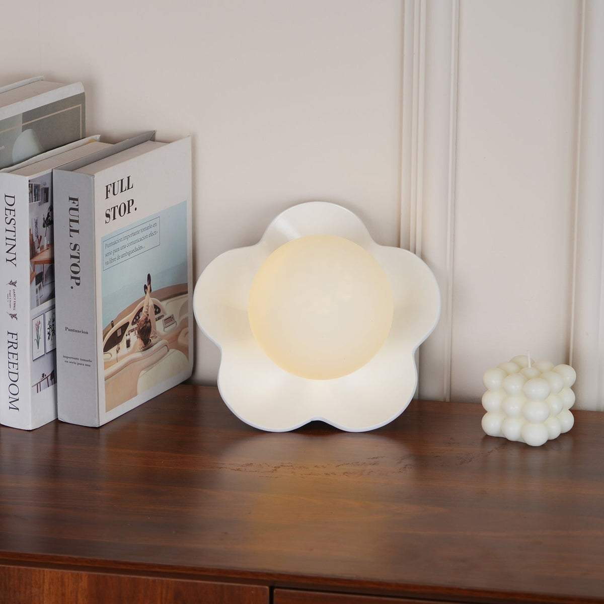 Flower-Shaped Wall Lamp with Adjustable Brightness