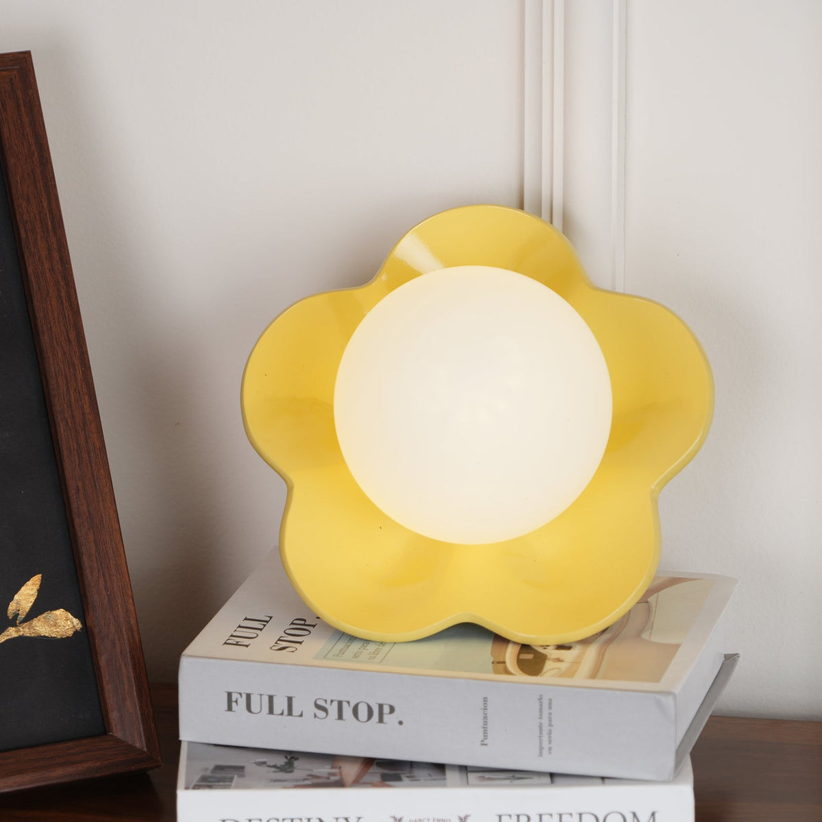 Flower-Shaped Wall Lamp with Adjustable Brightness