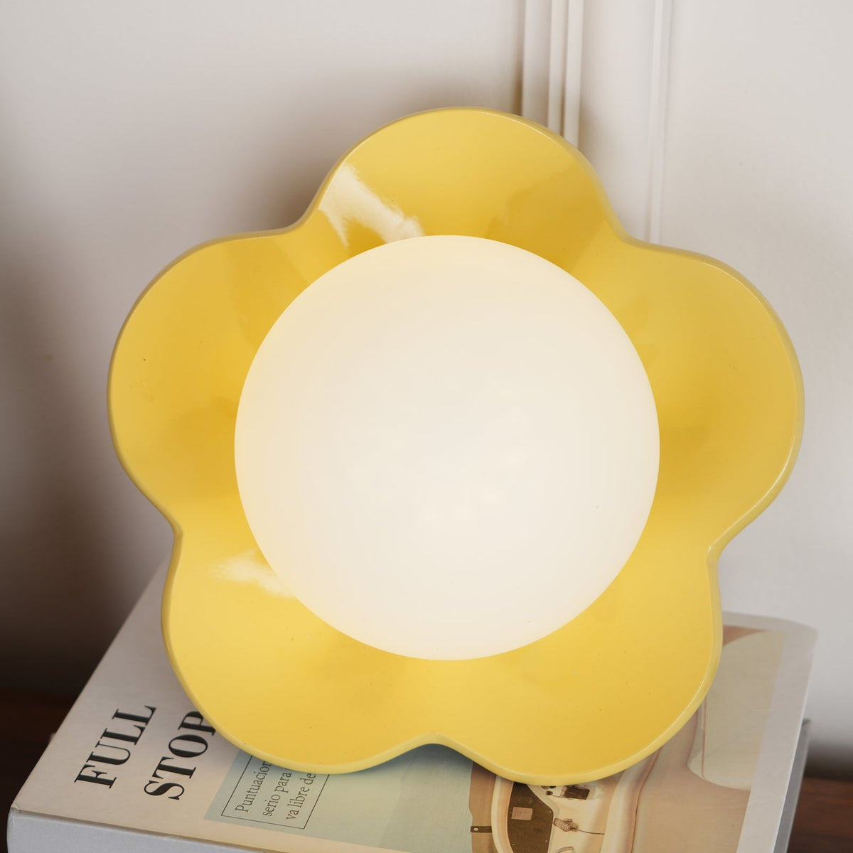 Flower-Shaped Wall Lamp with Adjustable Brightness