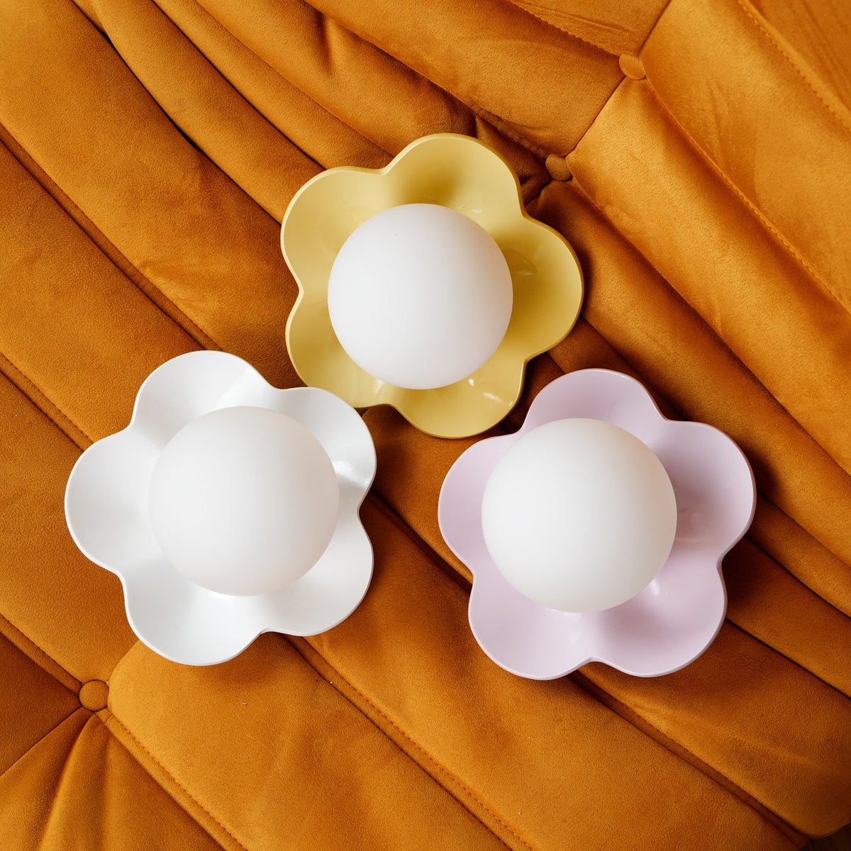 Flower-Shaped Wall Lamp with Adjustable Brightness