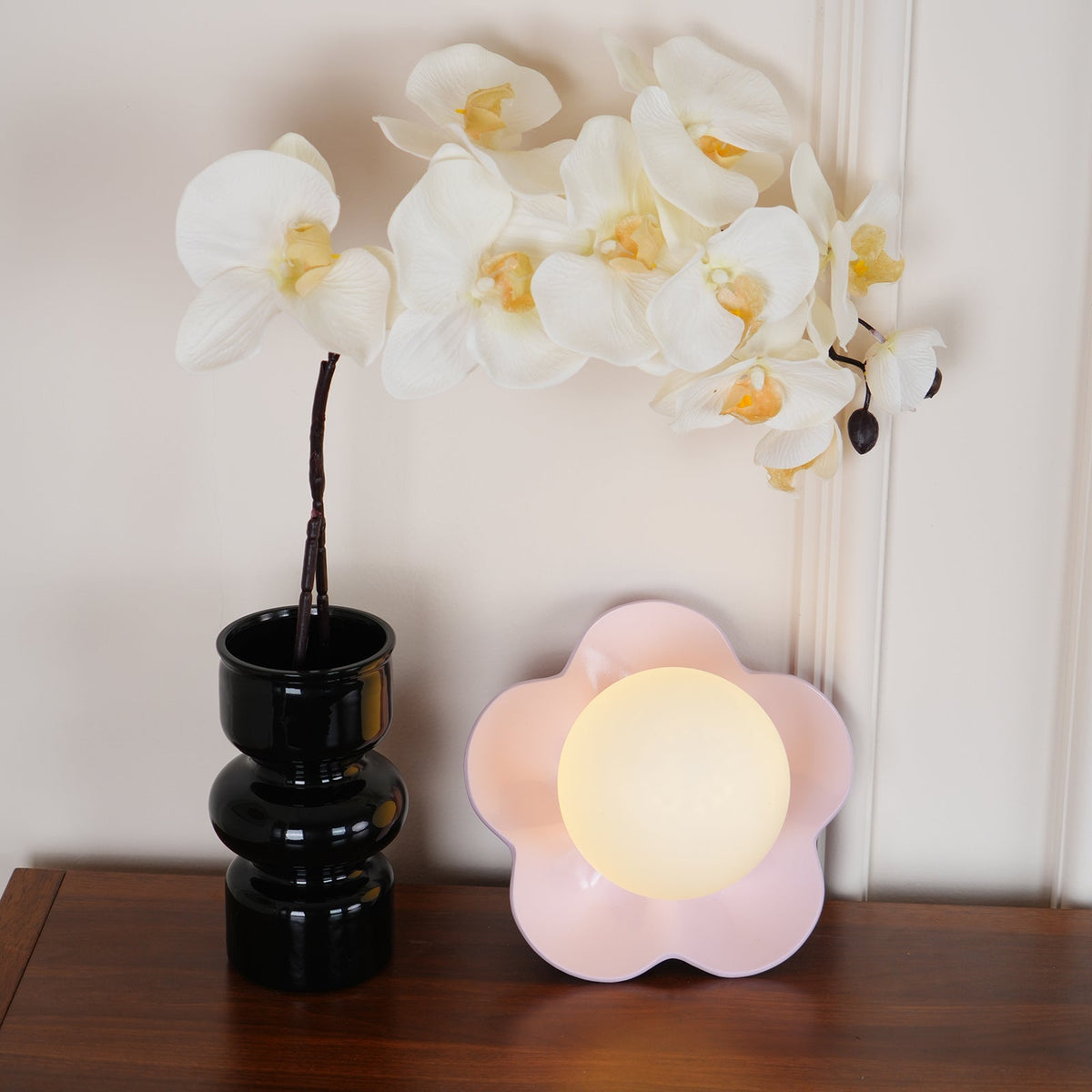 Flower-Shaped Wall Lamp with Adjustable Brightness