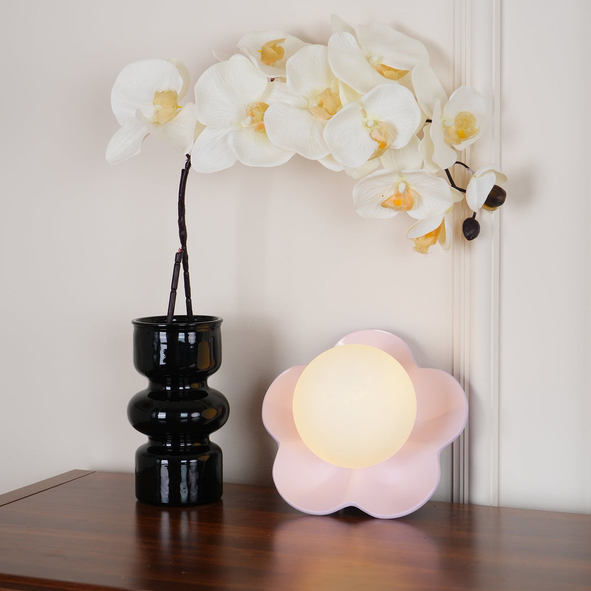 Flower-Shaped Wall Lamp with Adjustable Brightness
