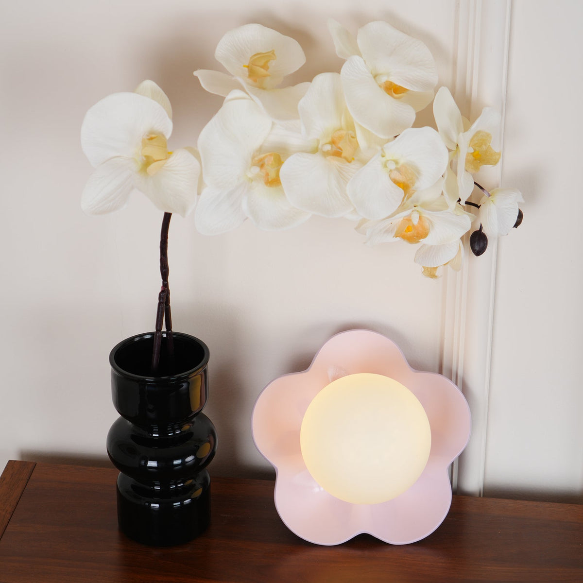 Flower-Shaped Wall Lamp with Adjustable Brightness