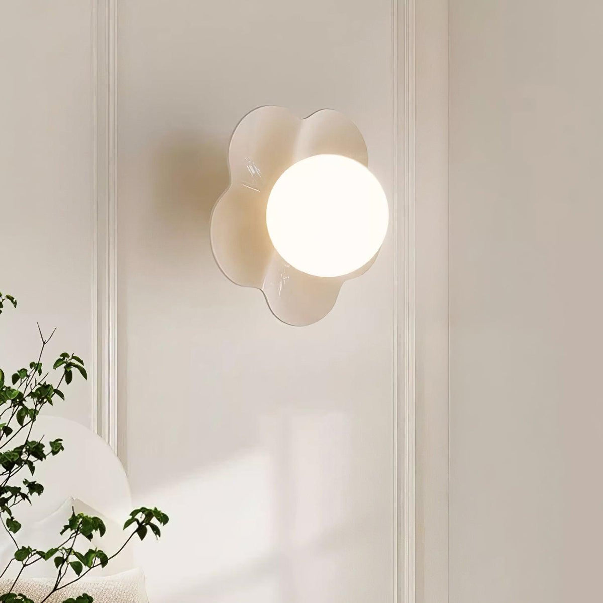 Flower-Shaped Wall Lamp with Adjustable Brightness
