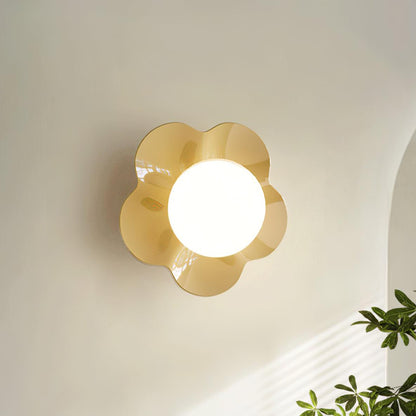 Flower-Shaped Wall Lamp with Adjustable Brightness — detail view