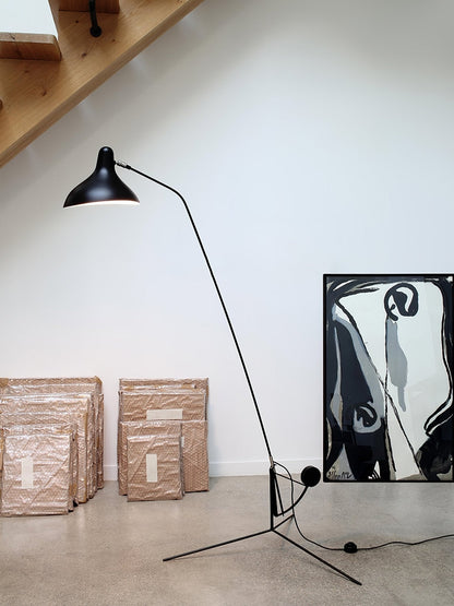 Mantis Arm Floor Lamp - Adjustable Height, LED Light for Modern Spaces — detail view