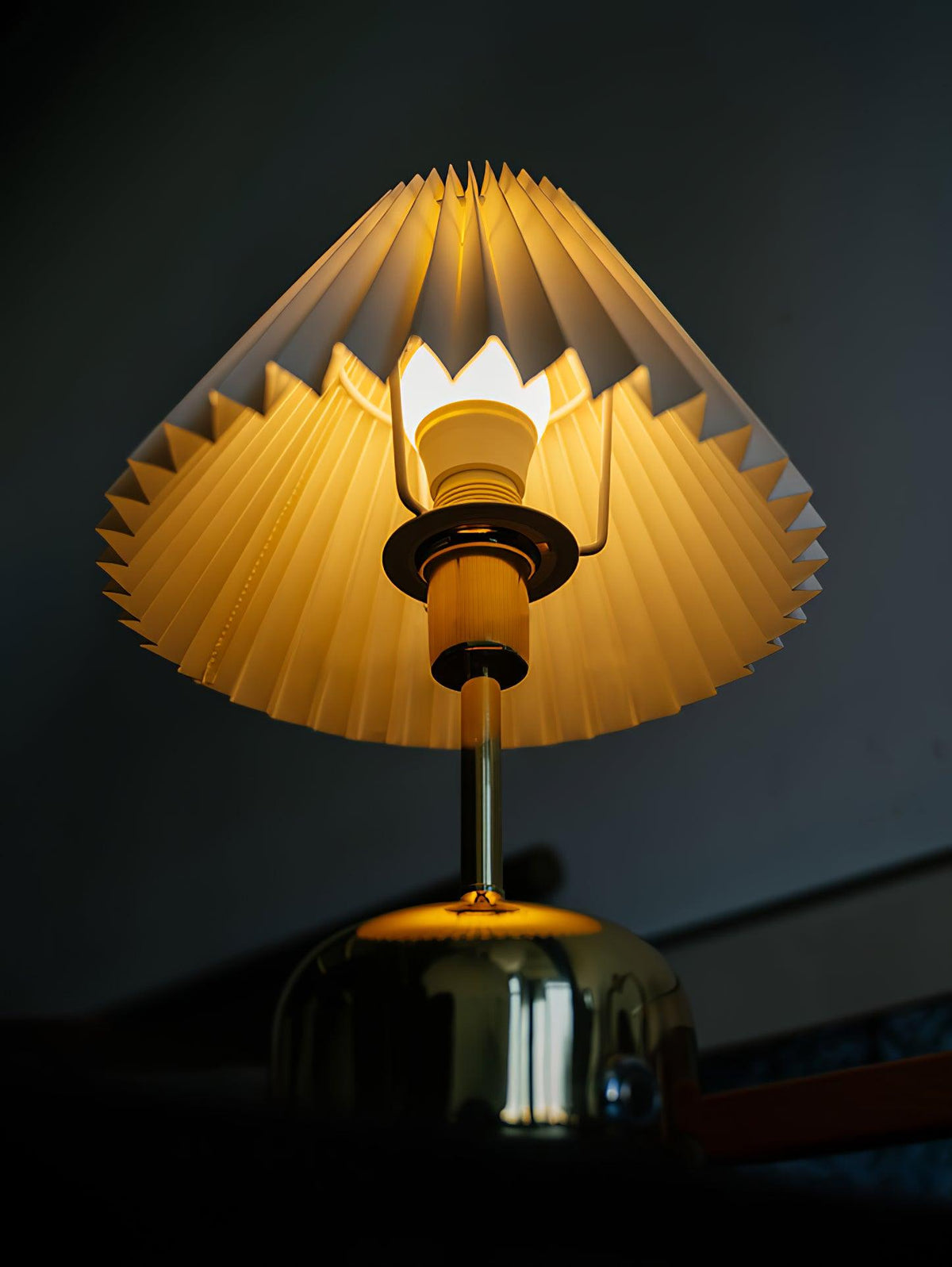 Antique Metal Table Lamp with Adjustable Brightness