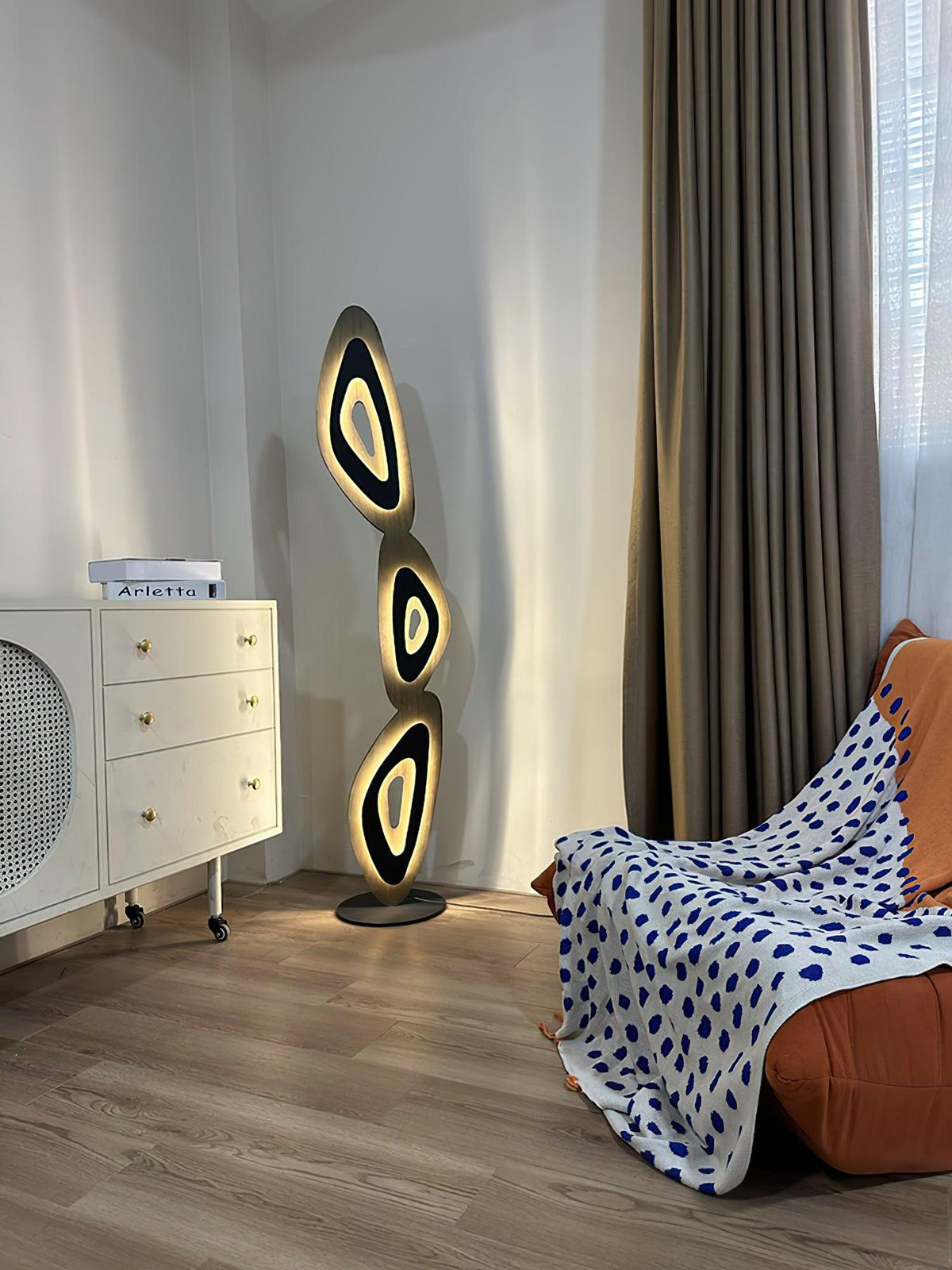 Nevis Floor Lamp Position 39