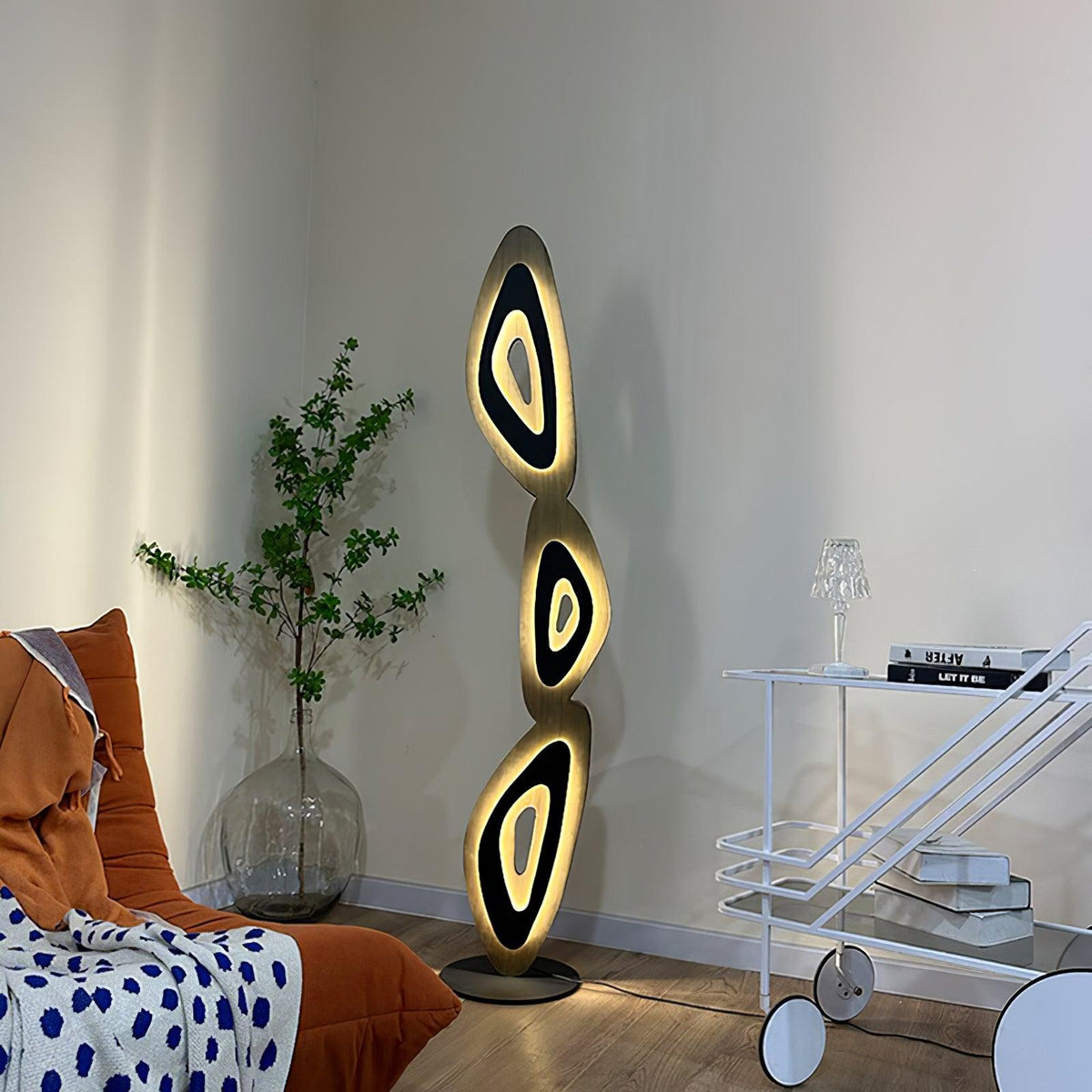 Nevis Floor Lamp Position 40
