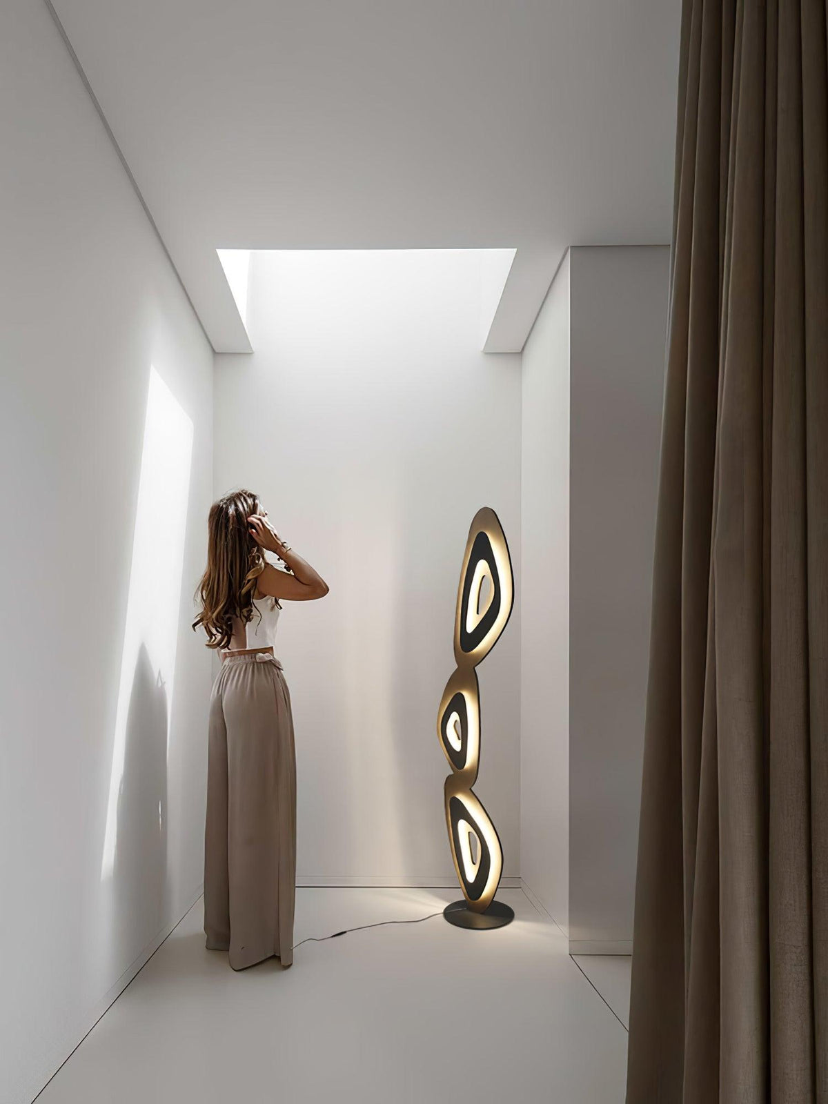 Nevis Floor Lamp Position 42
