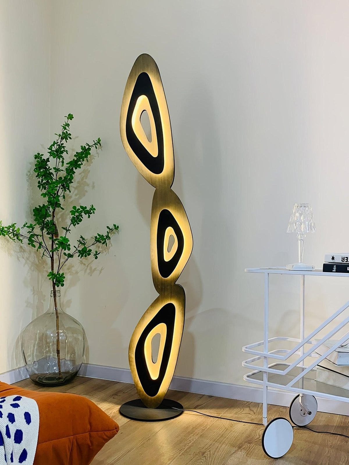 Nevis Floor Lamp Position 10