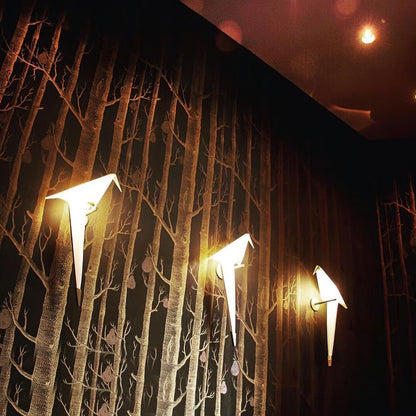 Bird-Inspired Wall Lamp with Adjustable Brightness