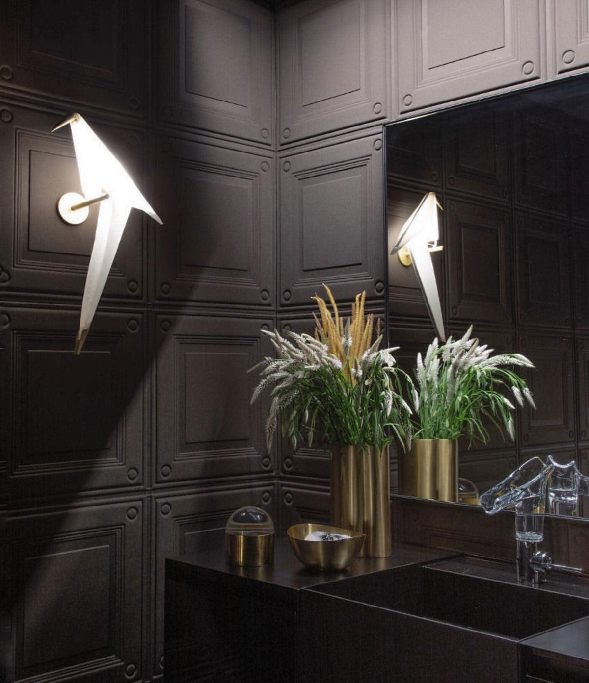 Bird-Inspired Wall Lamp with Adjustable Brightness