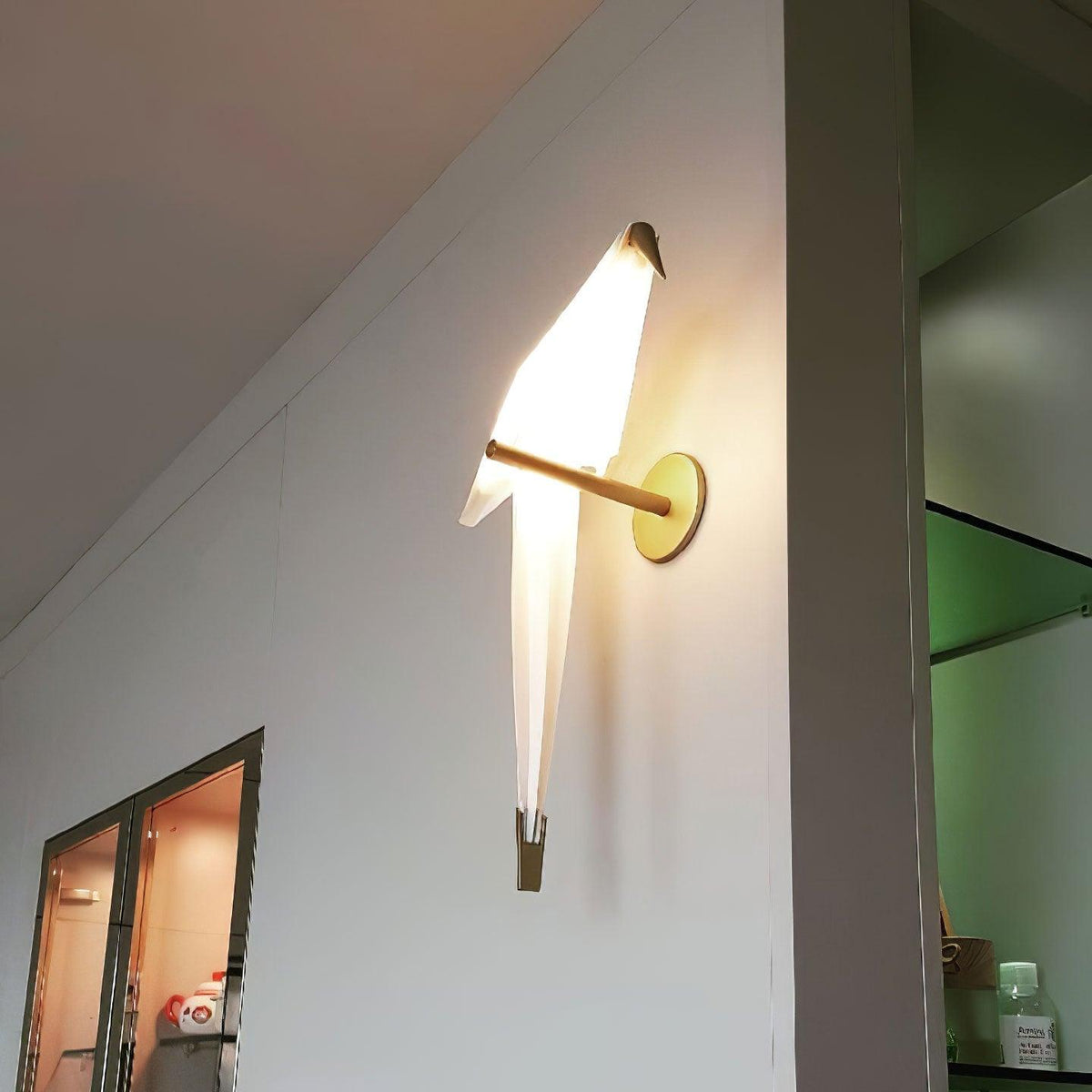 Bird-Inspired Wall Lamp with Adjustable Brightness