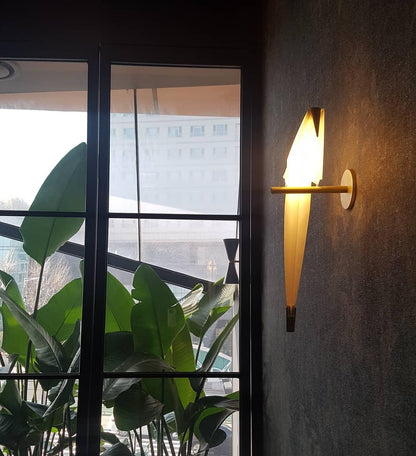 Bird-Inspired Wall Lamp with Adjustable Brightness