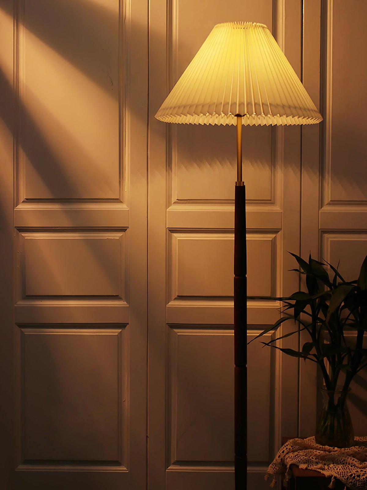 Pleated Floor Lamp with Adjustable Brightness