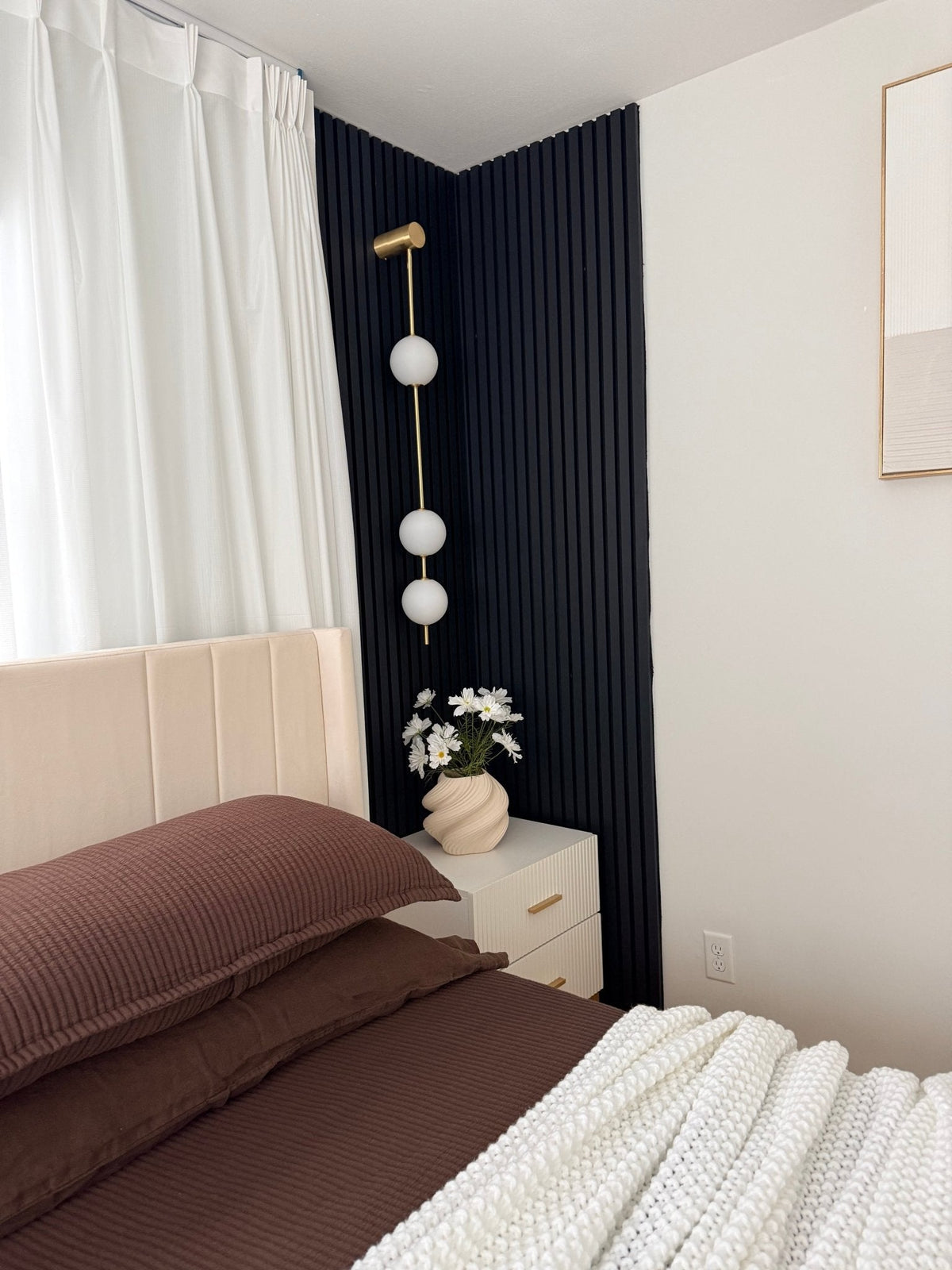 Vertical Balls Wall Lamp with Adjustable Brightness