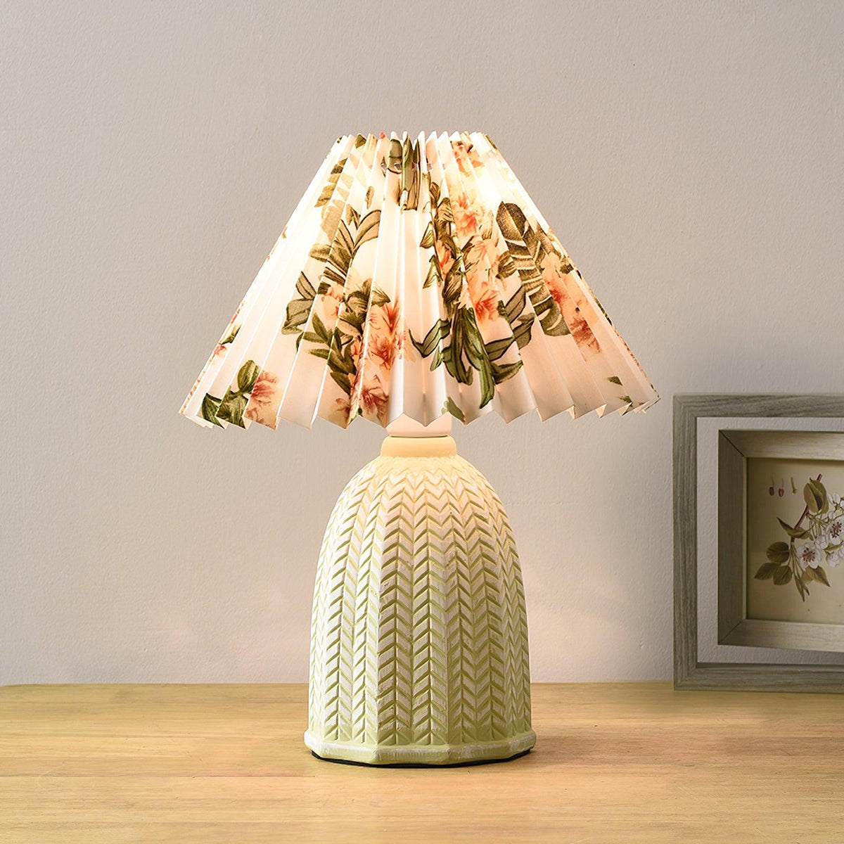 Vintage Pleated Table Lamp with Soft Lighting